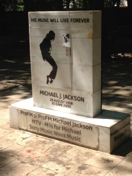 Pretty cool homage to the King of Pop